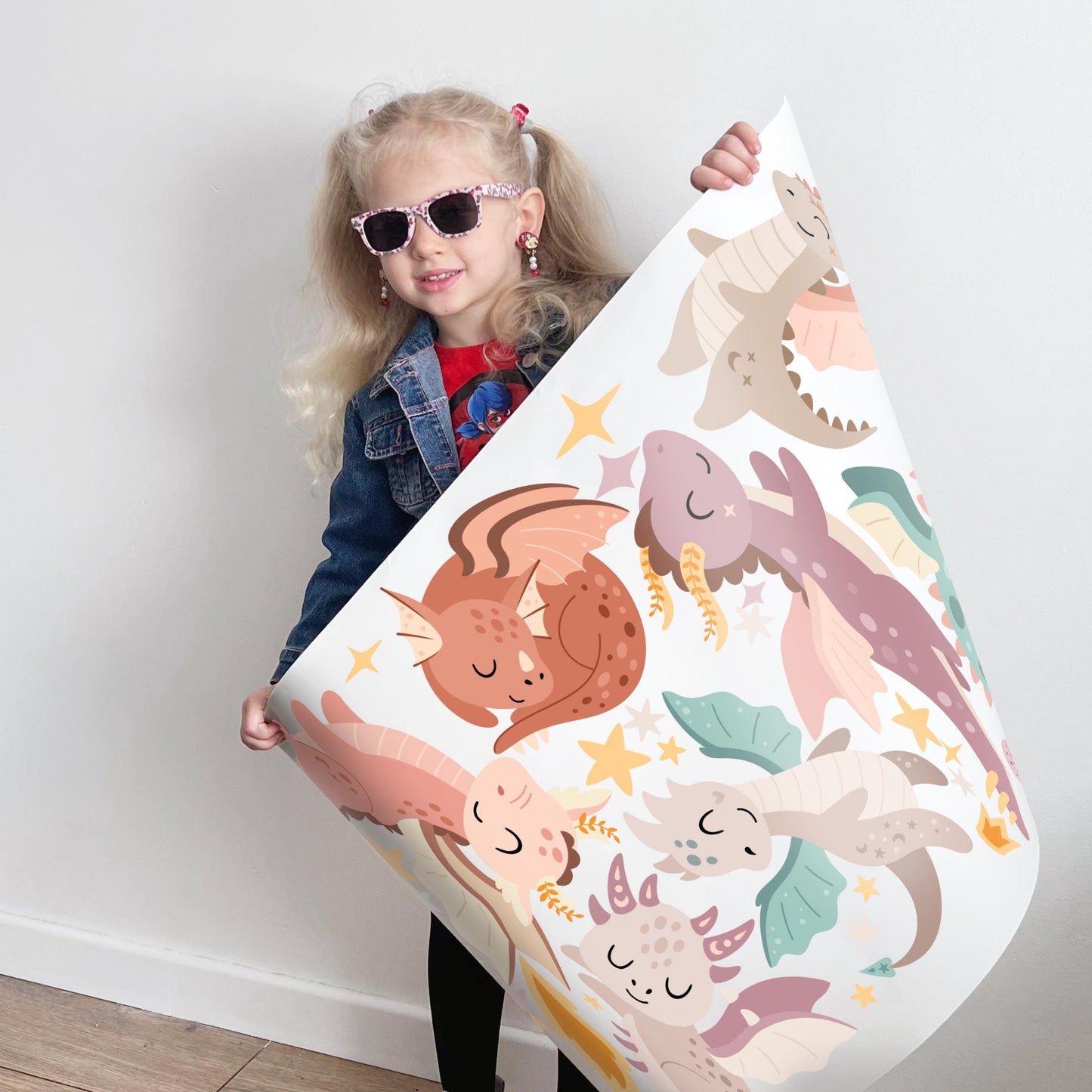 Stickers muraux dragons mignons – Créatures fantastiques violettes et roses, décoration bohème pour chambre d'enfant, art mural magique pour chambre d'enfant