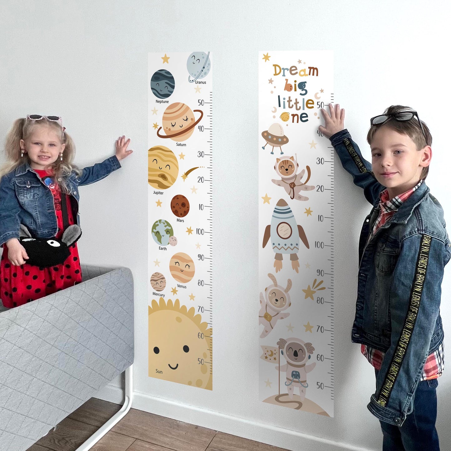 Autocollants muraux pour tableau de croissance spatial – Décoration de chambre d'enfant galaxie avec fusées, étoiles et animaux astronautes, autocollants réutilisables et sûrs pour chambre d'enfant